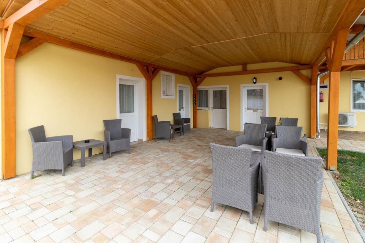 Montana-Ederics Vendeghaz Hotel Balatonederics Exterior photo